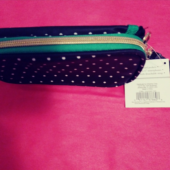 Essentials Case - Picture 4 of 8